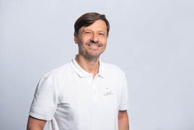 zahnarzt_zuerich_mircea_cherebetiu.jpg